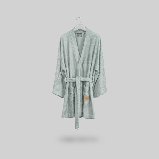 “Albornoz Sento” Albornoz corto tipo kimono en tejido de rizo de bambú, color verde suave. 